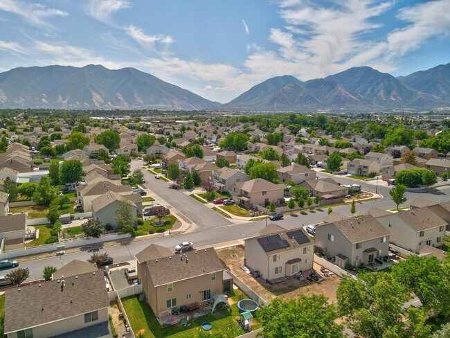 Building Photo - 1153 W 400 S