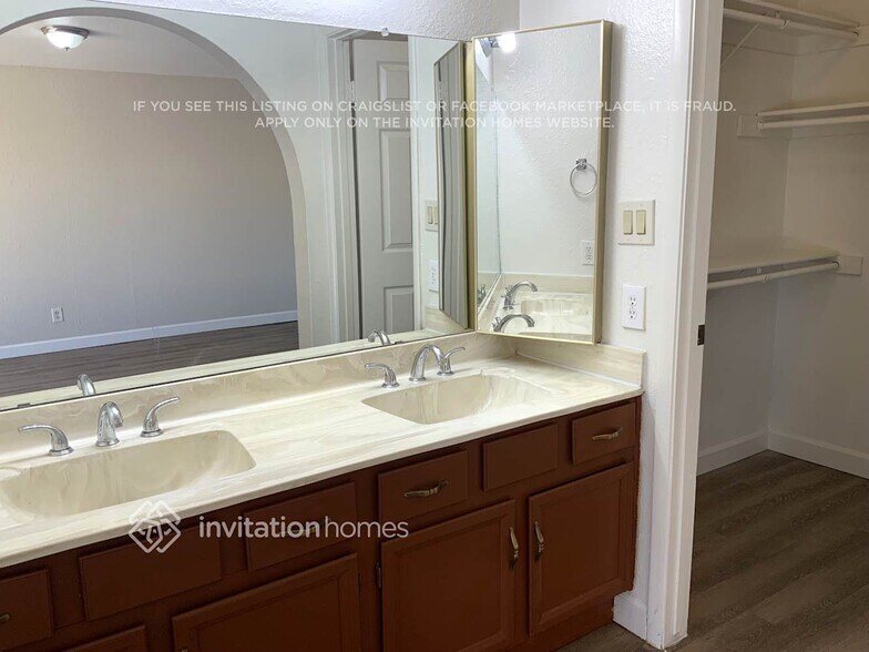 Building Photo - 18432 N 46th Ave