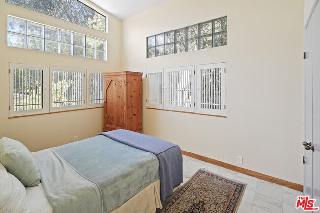 Building Photo - 28828 Selfridge Dr