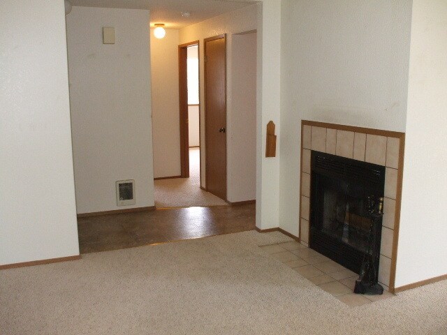 Building Photo - Reis (987 SW Barrington Dr)