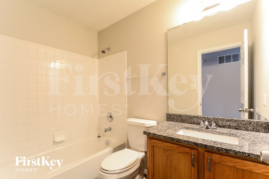 Building Photo - 14 Rivermeadows Dr