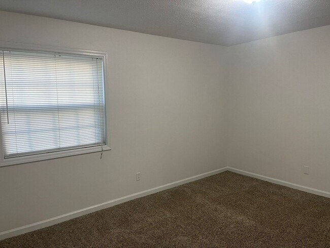 Building Photo - Modern 2-Bed, 1-Bath Oasis with Central Air and Gourmet Kitchen