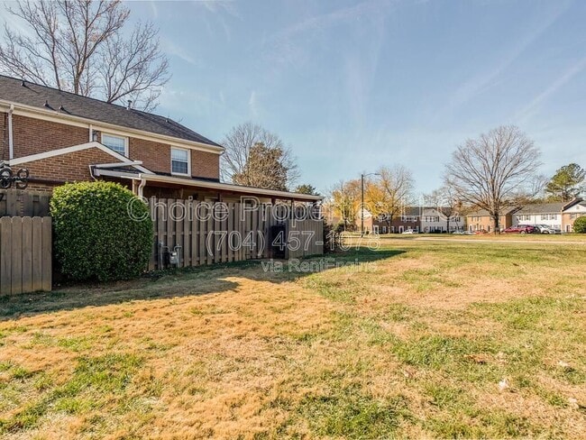 Building Photo - 8358 Knights Bridge Rd