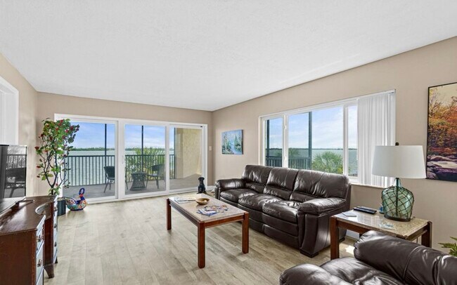 Building Photo - 200 S Sykes Creek Pkwy