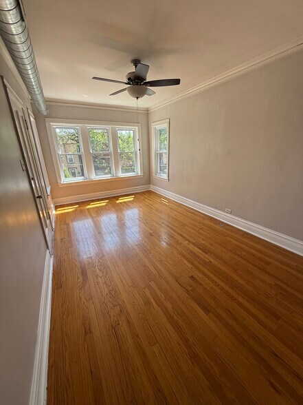 Living room - 3850 N Bernard St