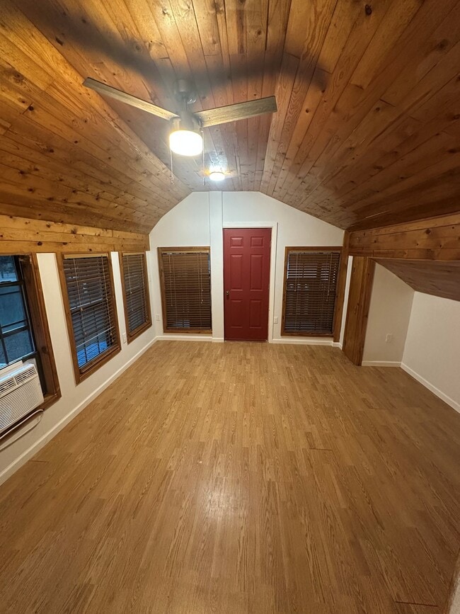 Building Photo - 1060 Garden St