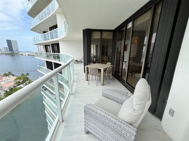 Building Photo - 4000 Island Blvd