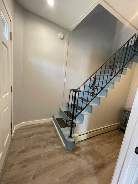 Entry way/stairs to second floor - 55 Dartmouth St