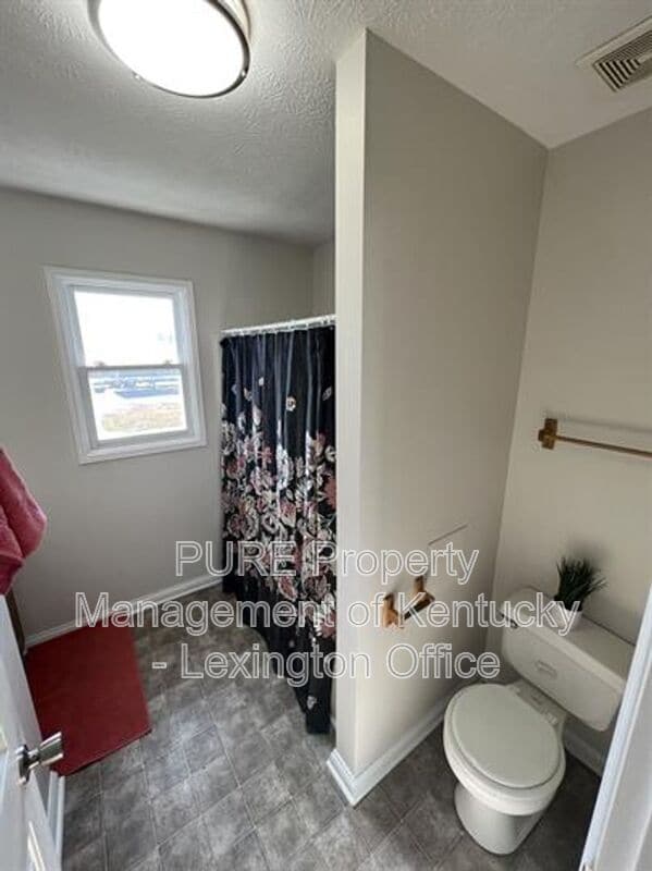 Building Photo - 310 Pigeon Ct