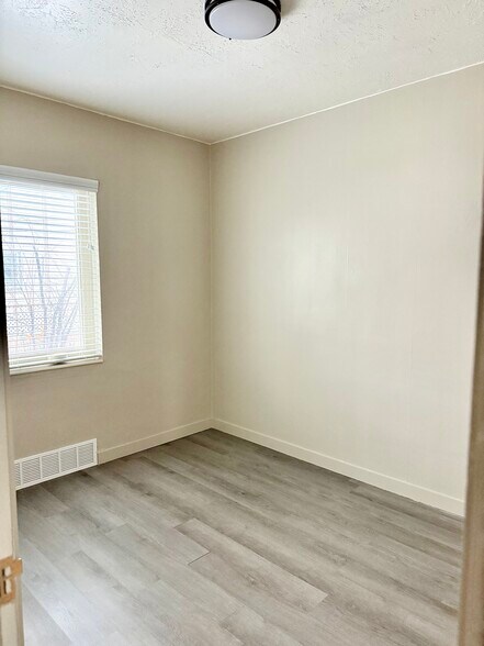 Bedroom 2 without furniture - 2909 Brinker Ave