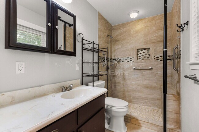 Building Photo - 8806 Fox Hollow Dr