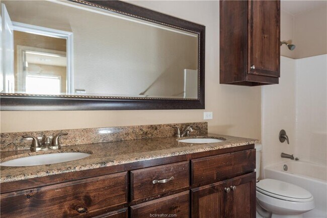 Building Photo - 3613 Davidson Dr