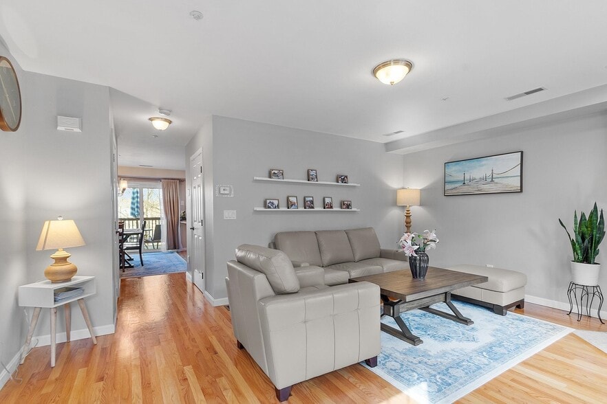 Building Photo - 58 Andrew St