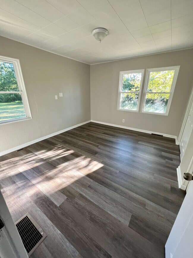 Building Photo - 343 Villa Dr