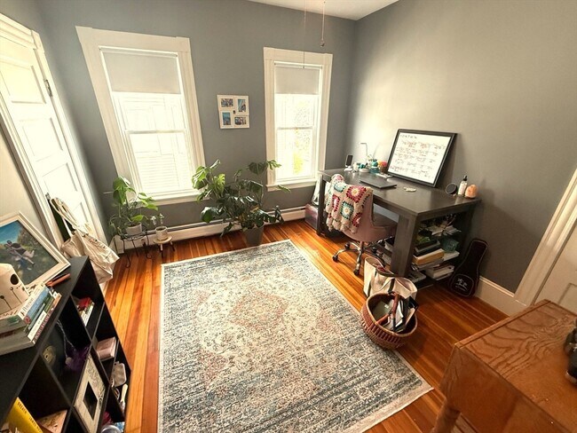 Building Photo - 158 Grove St