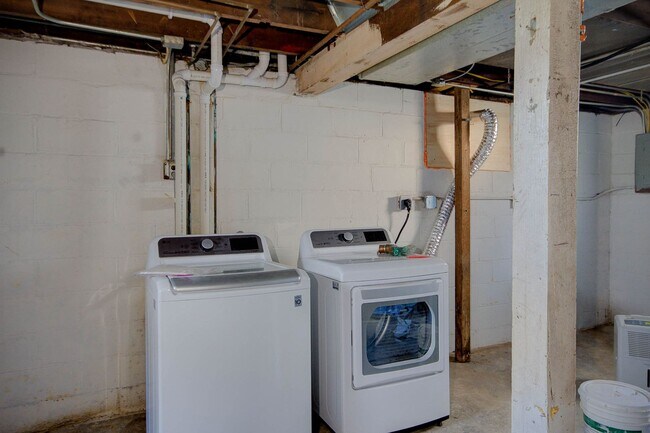 Building Photo - Completely remodeled 3 bed home