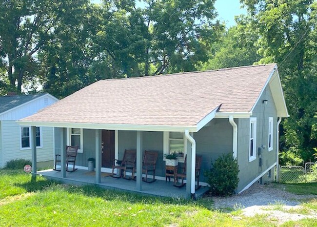 Building Photo - Biltmore Village Bungalow