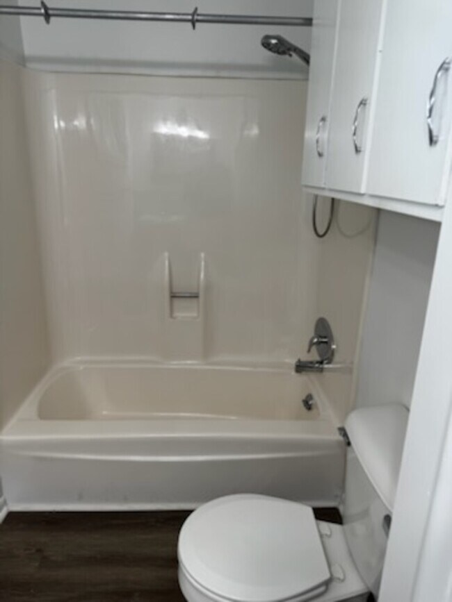 Building Photo - SeeMore Properties