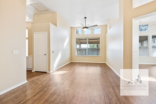 Building Photo - 3 Bed 2 Bath in Clovis Unified School District!