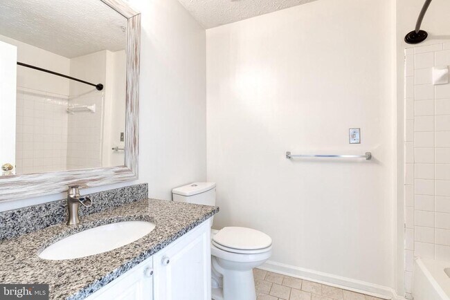 Building Photo - 2440 Blue Spring Ct