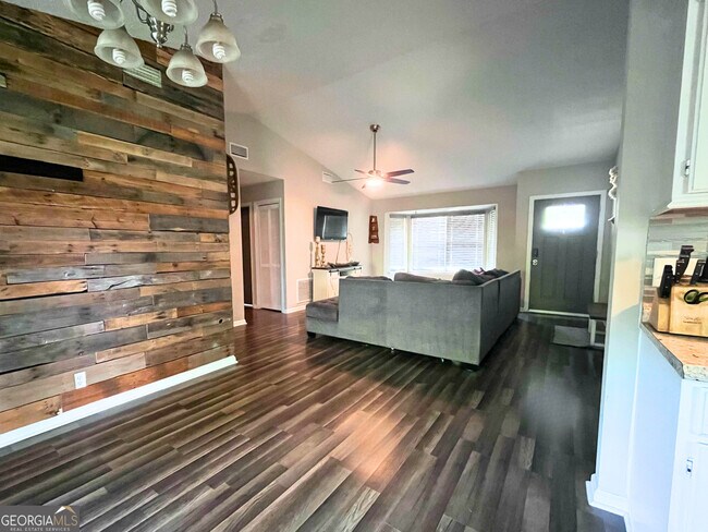 Building Photo - 315 Sunnyside Dr