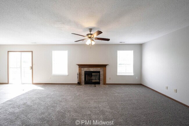 Building Photo - "Charming 3-Bedroom Haven with 2.5 Baths in Indianapolis – Your Perfect Retreat on Liverpool Way!"