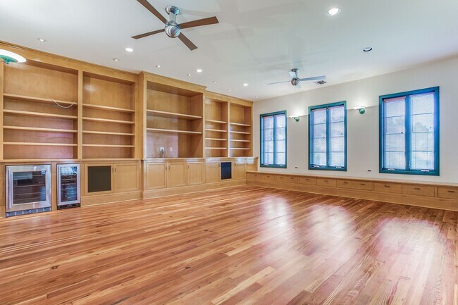 Building Photo - LUXURY 4-BEDROOM IN ALAMO HEIGHTS