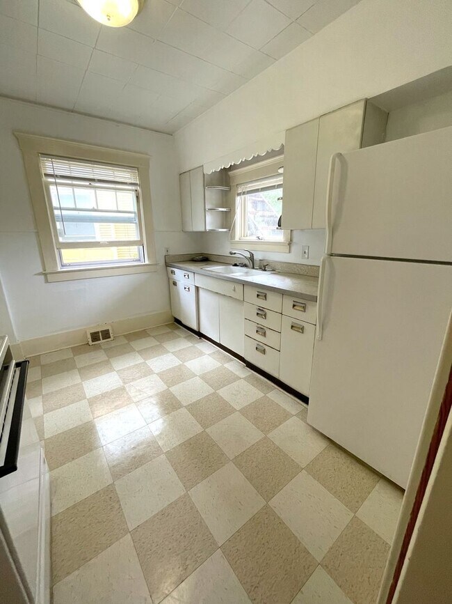 Building Photo - 914 Vaughn St