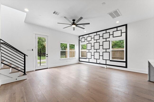 Building Photo - 4303 Buck St