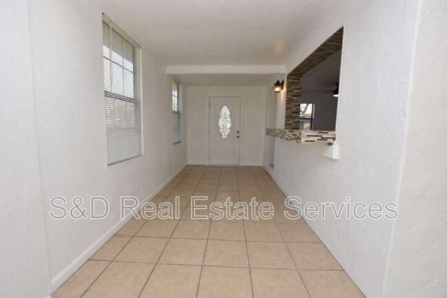 Building Photo - 105 Flamingo Dr