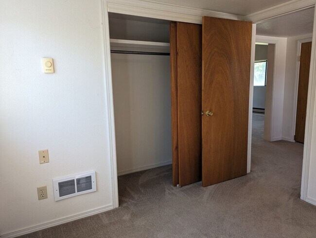 Building Photo - 1 Bedroom Pet-Friendly Casita