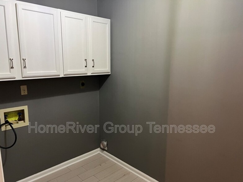 Building Photo - 590 Featherwind Cove N
