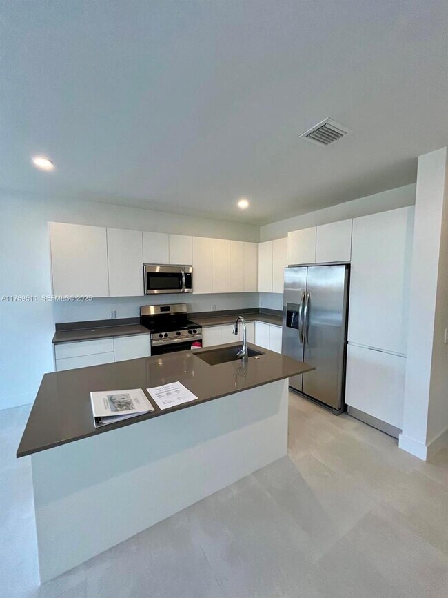 Building Photo - 1280 N Flagler Ave