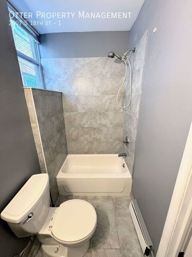 Building Photo - 2007 S 18th St