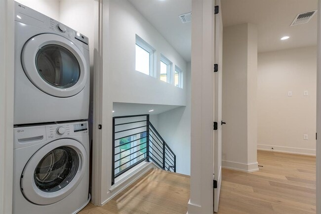 Building Photo - 2008 Canterbury St