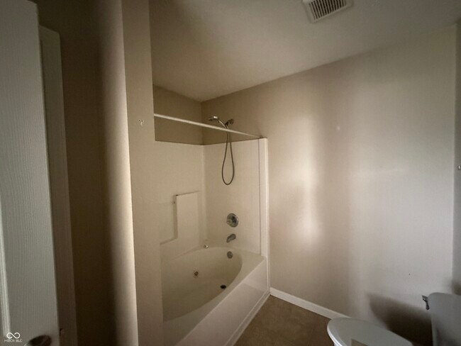 Building Photo - 2424 Boyer Ln