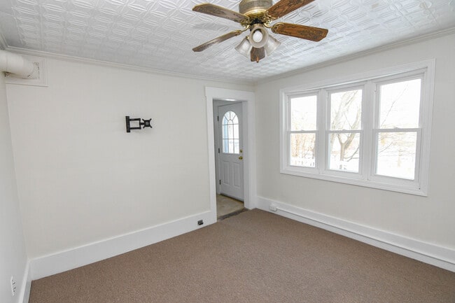 Building Photo - 23 Desmond Rd