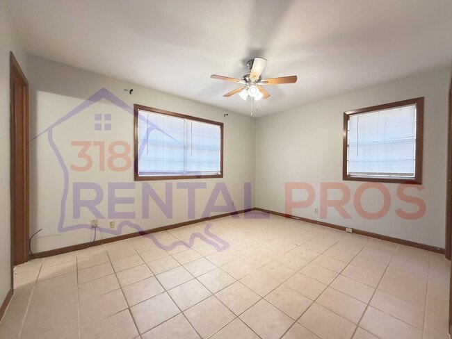 Building Photo - Four Bedroom Two Bath Home