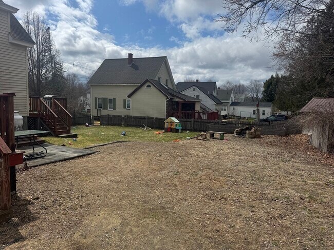 Building Photo - 27 Pleasant St