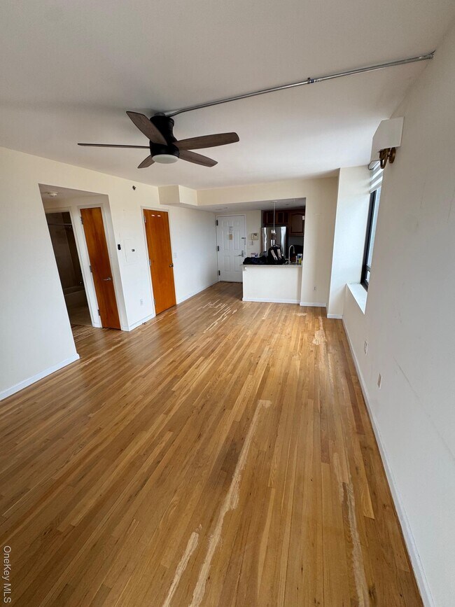 Building Photo - 116-24 Grosvenor Ln