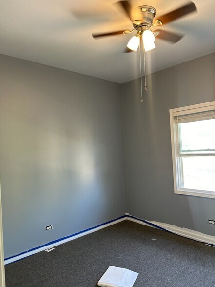 Building Photo - 1513 E 93rd St