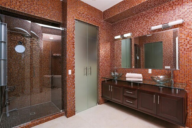 Building Photo - 5522 46th Ct W