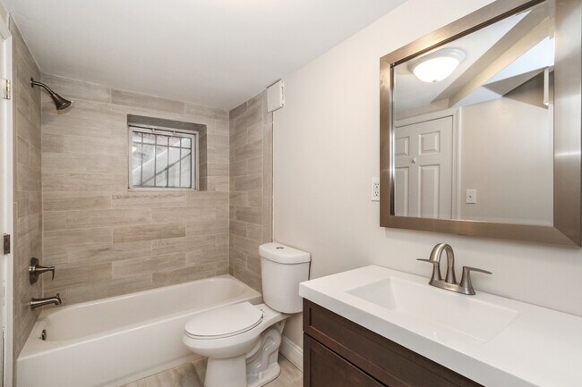 Building Photo - Renovated Columbia Heights 3BD Rowhome wit...