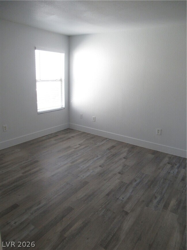 Building Photo - 555 E Silverado Ranch Blvd