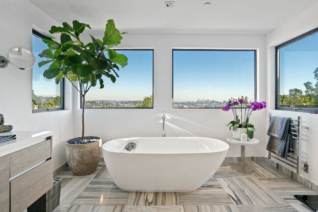 Building Photo - Prestigious Hollywood Hills Home for Rent