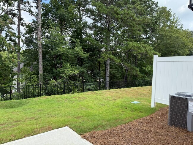 Building Photo - 1004 Sutherland Ln