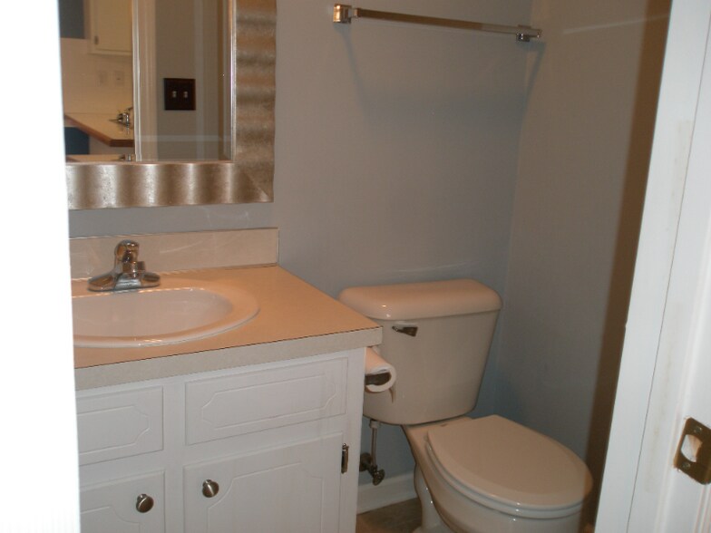 Building Photo - 2330 Vineyard Dr