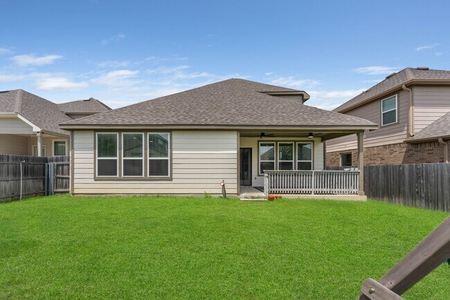 Building Photo - 942 Blue Violet