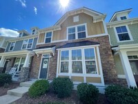 Building Photo - A gorgeous townhome available in Kitts Creek