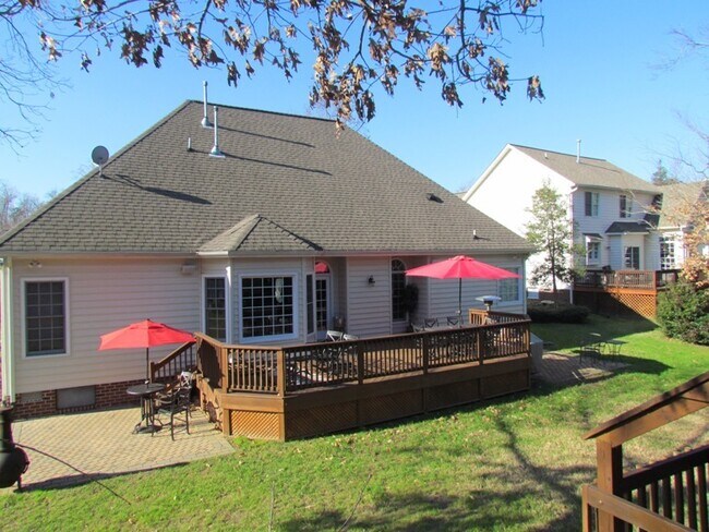 Building Photo - First floor living in Villages of Westminster in Williamsburg VA, Available February 2026!